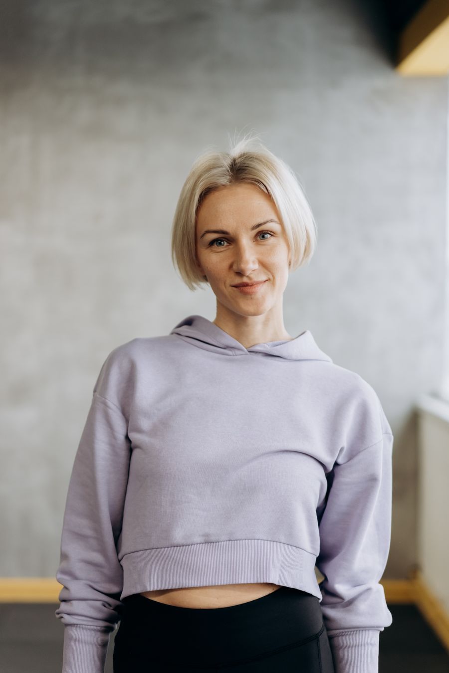 Portrait of Josefin Aro in the studio.